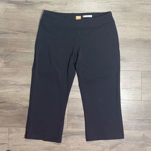 Lucy Lotus Collection size Large Capri length athletic shorts